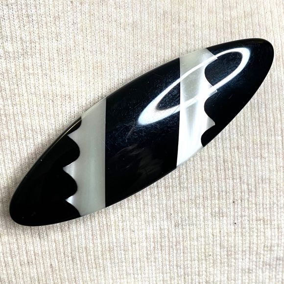 Black And Moonstone White Resin Oval Brooch - Picture 3 of 8